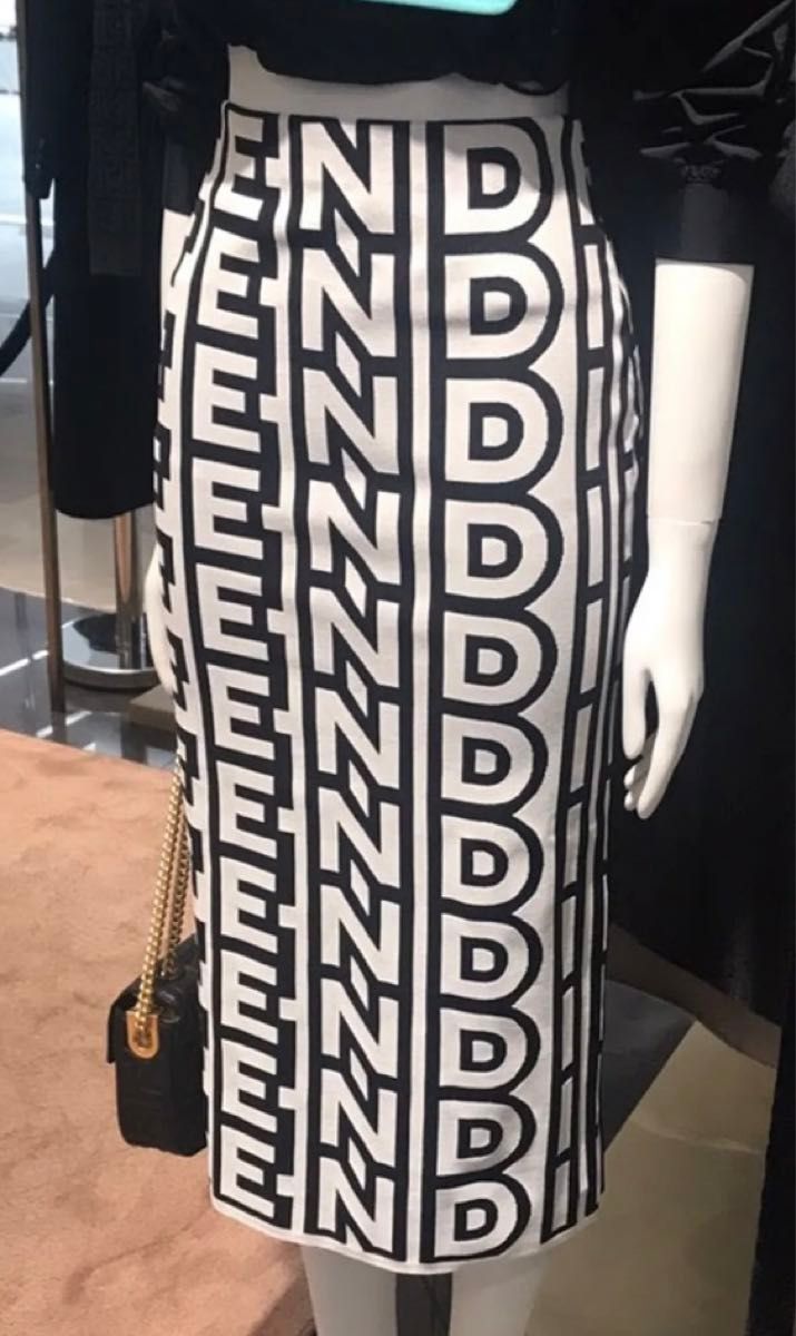 新品未使用 FENDI(フェンディ)タグ付MARC JACOBSコラボ 新品未使用 FENDI(フェンディ)タグ付MARC JACOBSコラボ