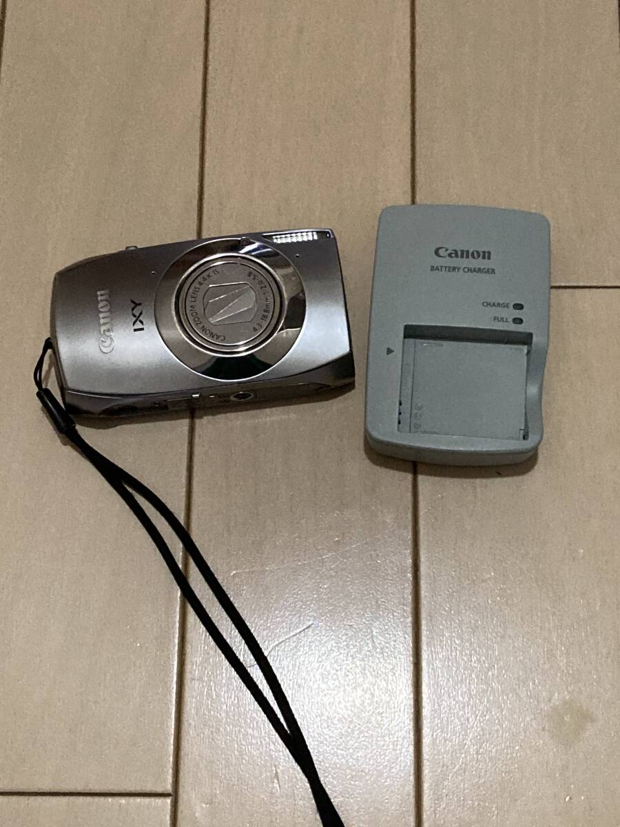 ＩＸＹ 32Ｓ キャノン 中古 動きます 充電器と中古の電池付きの画像1