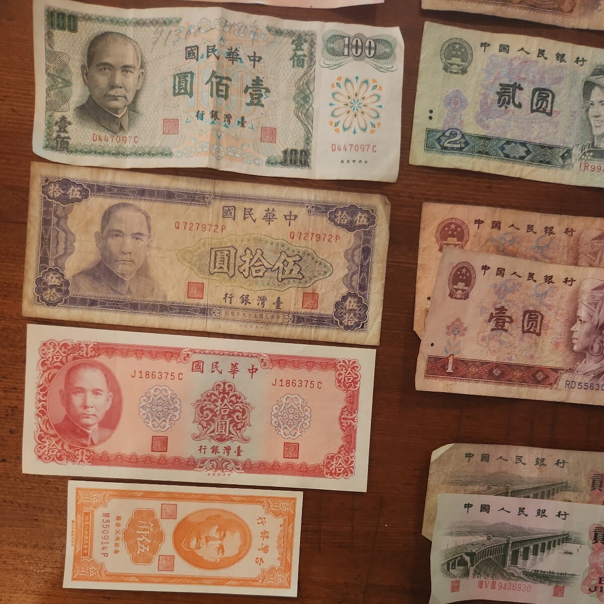  China note Taiwan note old note abroad antique out . large amount many together 