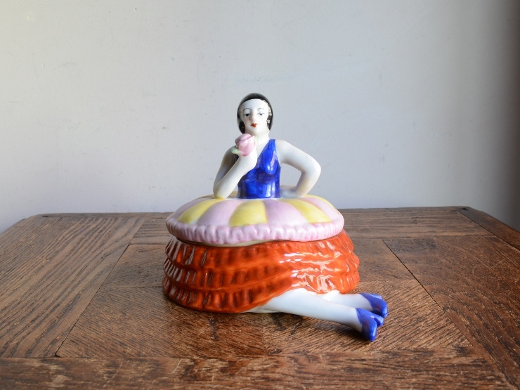アンティークデザイン 人形 雑貨 置物 女性 モチーフ 陶器オブジェ アクセサリートレイ フィギュアドール ヴィンテージ 美女ポットの画像1