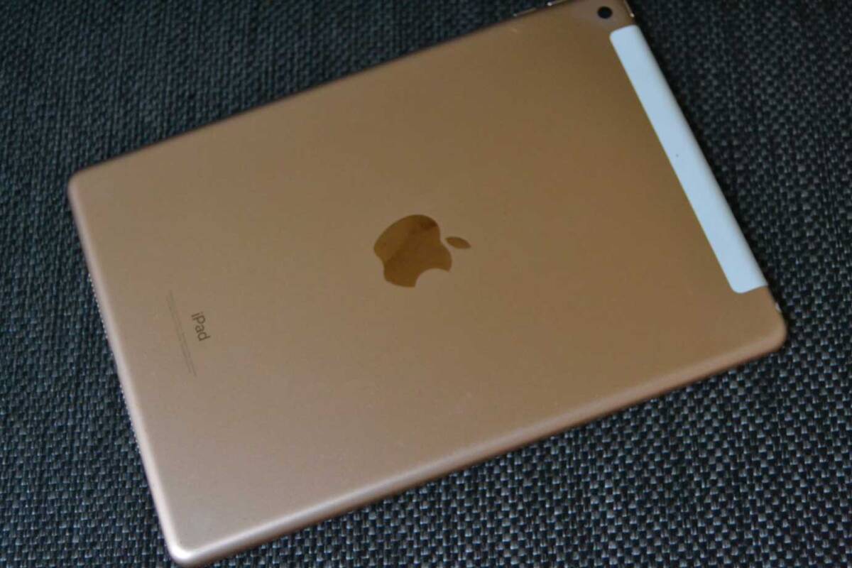 ジャンク品 au版 iPad 第6世代 32GB ゴールド MRM02J/A 記号5a17_画像2