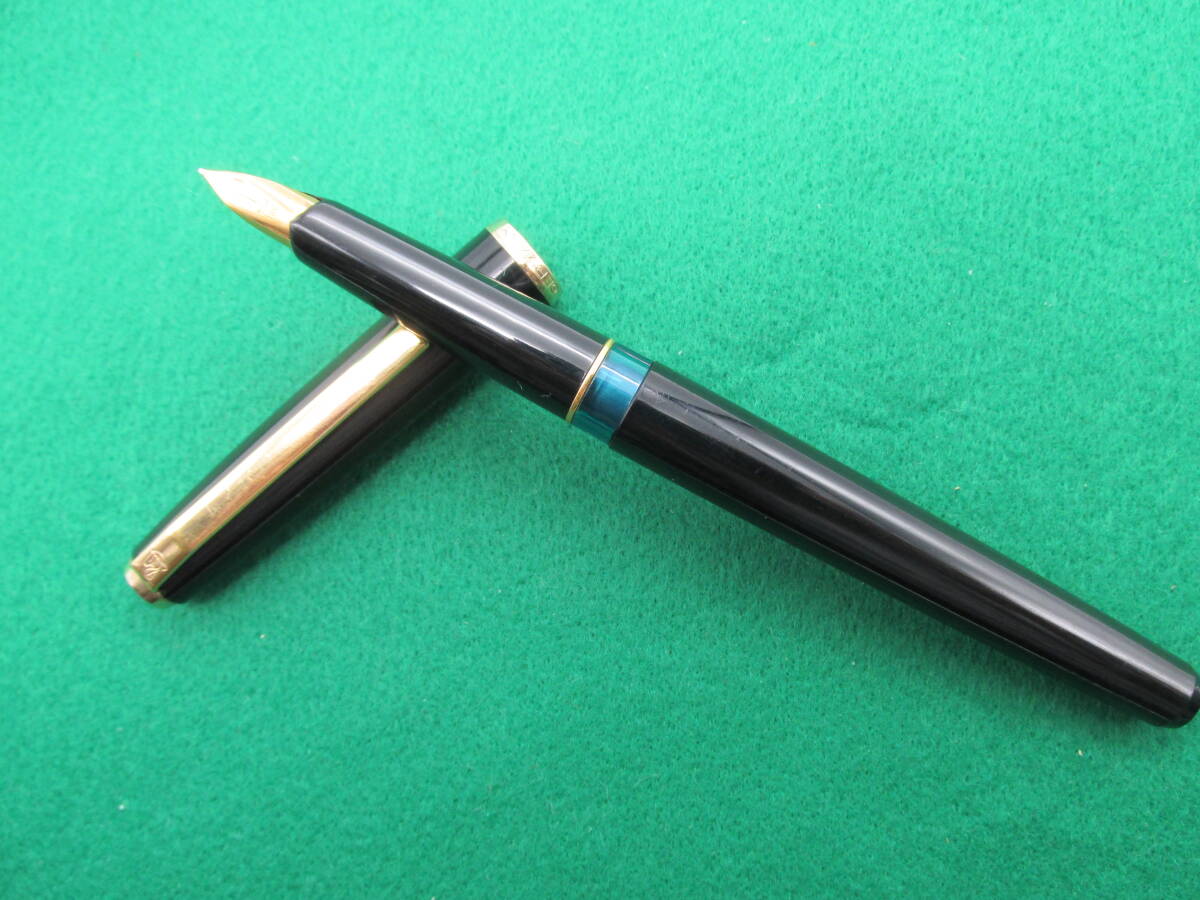 Pelikan ペリカン 万年筆 ペン先 18C 750　ブラック＆ゴールドカラー 筆記用具 _画像1