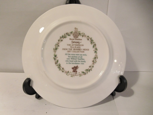 〓ロイヤルドルトン Royal Doulton ブランブリーヘッジ SPRING プレート 箱付き 絵皿 飾り皿 ξ_画像5