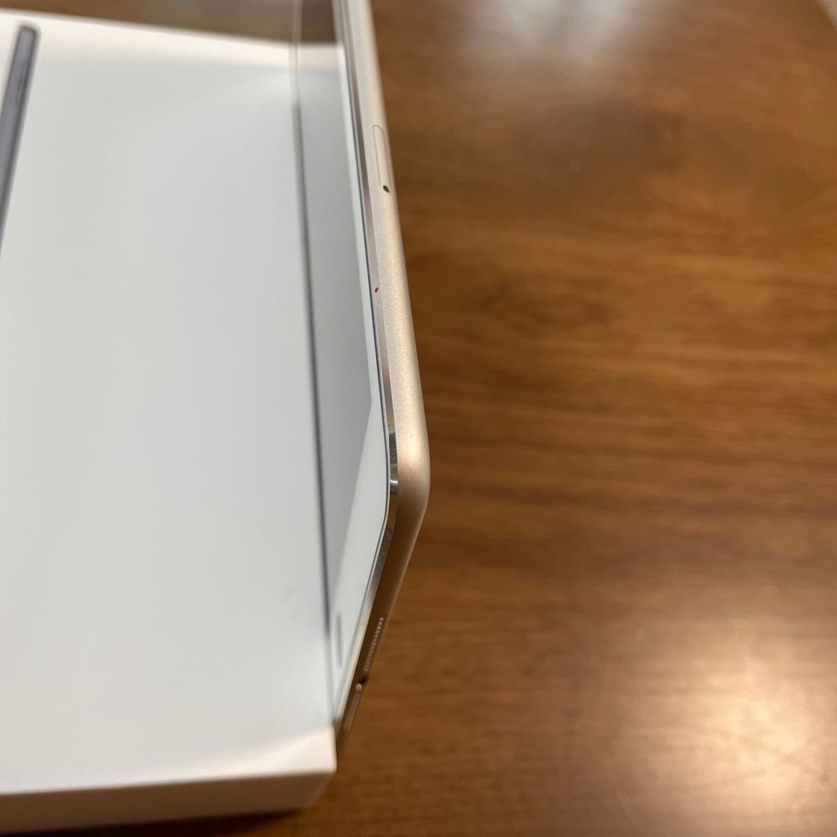 iPad  Air 2 シルバー  MGH72J/A  保護フィルム有　A1567 参考動画再生可能時間10時間