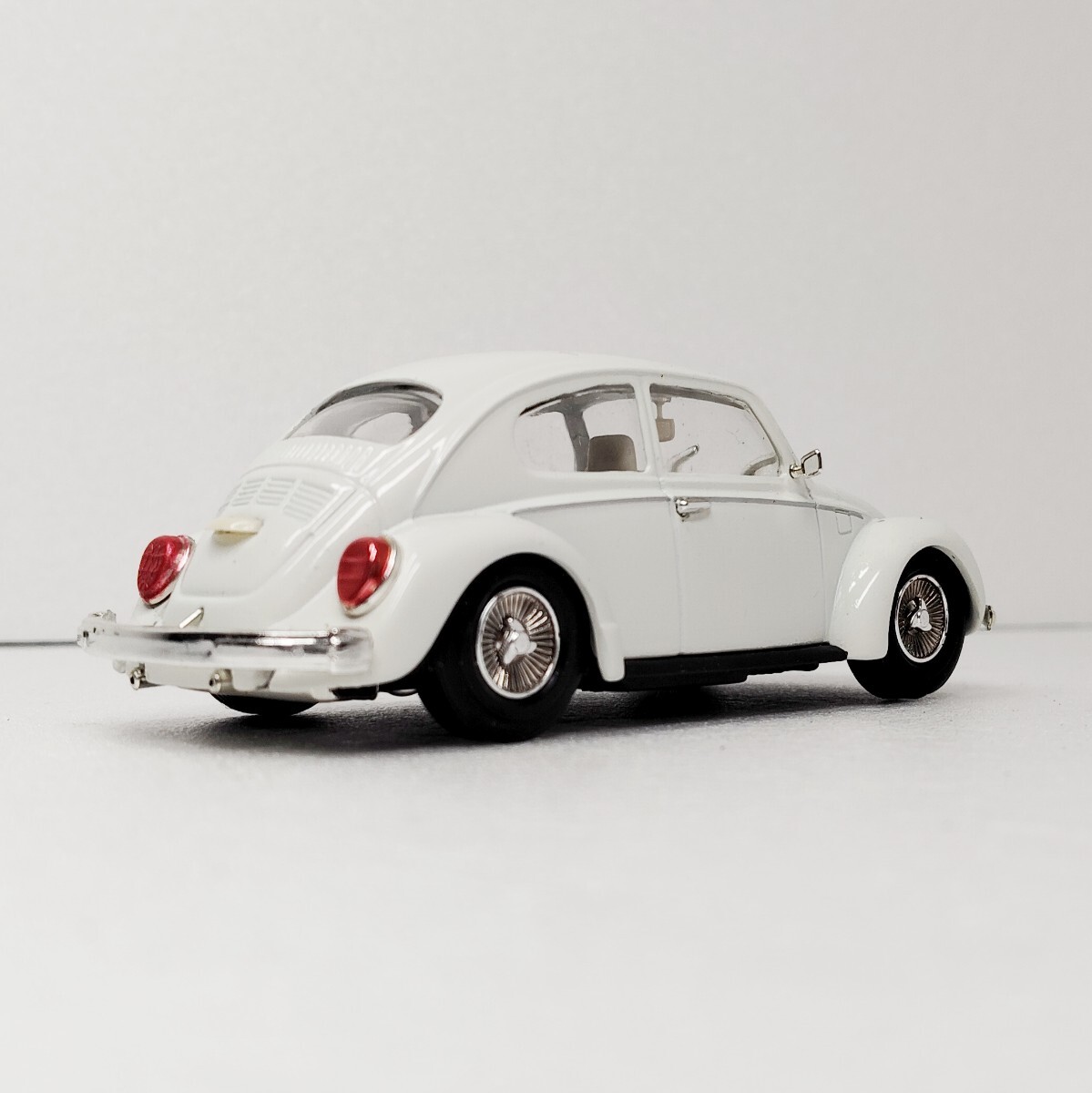 1/43 カスタム　Volkswagen　Beetle　フォルクスワーゲン　ビートル　タイヤ変更　アメリカン　カリフォルニア　ドイツ車　1円〜 050219