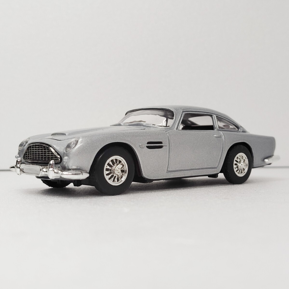 1/43 アストンマーチン　DB5 名車　007 ボンド・カー　になった イギリス車　高級車　クラシックカー　Aston martin 1円〜 051410_画像1