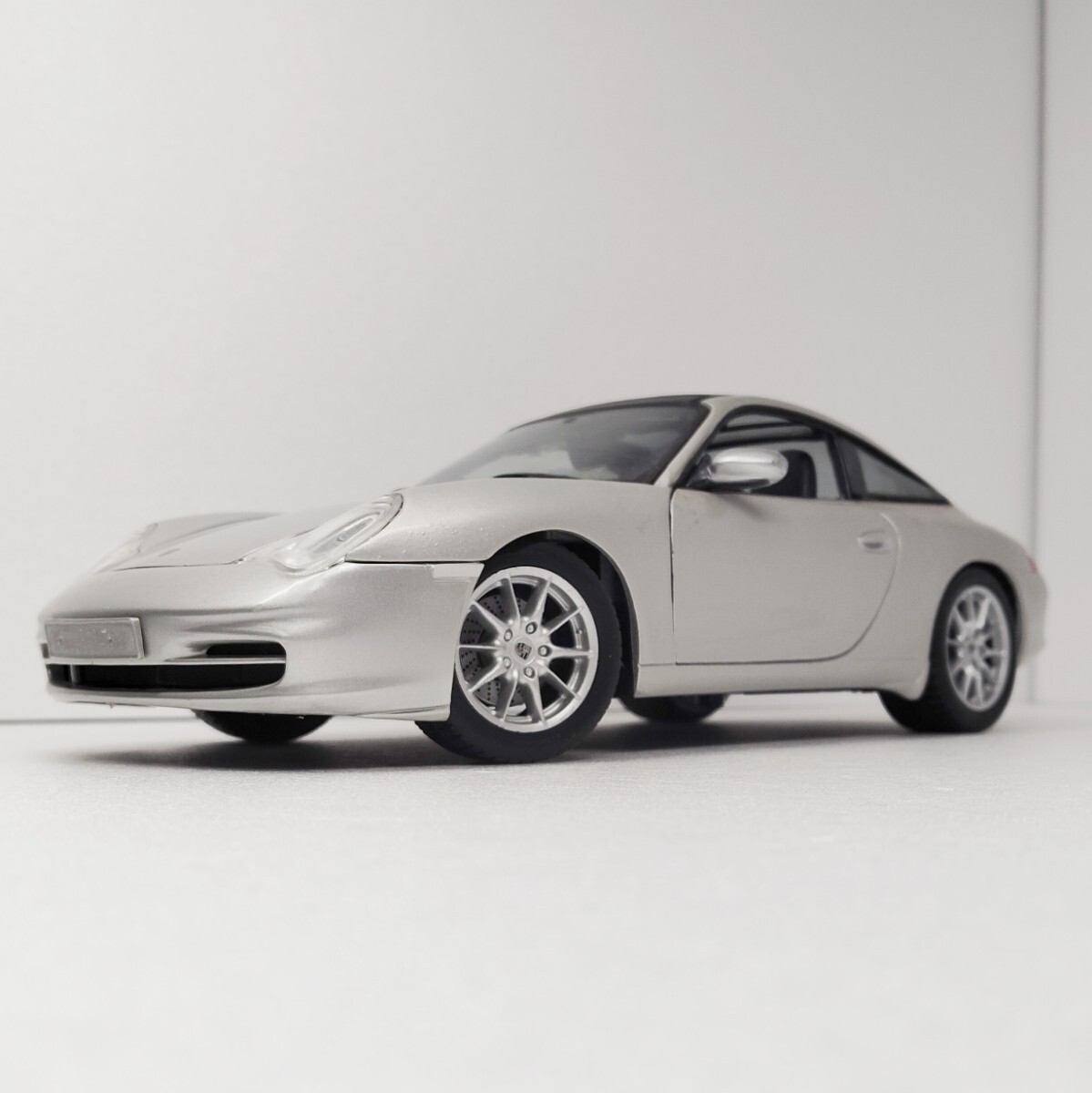 1/18 ポルシェ 911 996 タルガ　ガラスルーフ　カレラ　希少車　porsche Targa　シルバー　ドイツ車　ギミック多数　マイスト 1円〜 051412_画像2