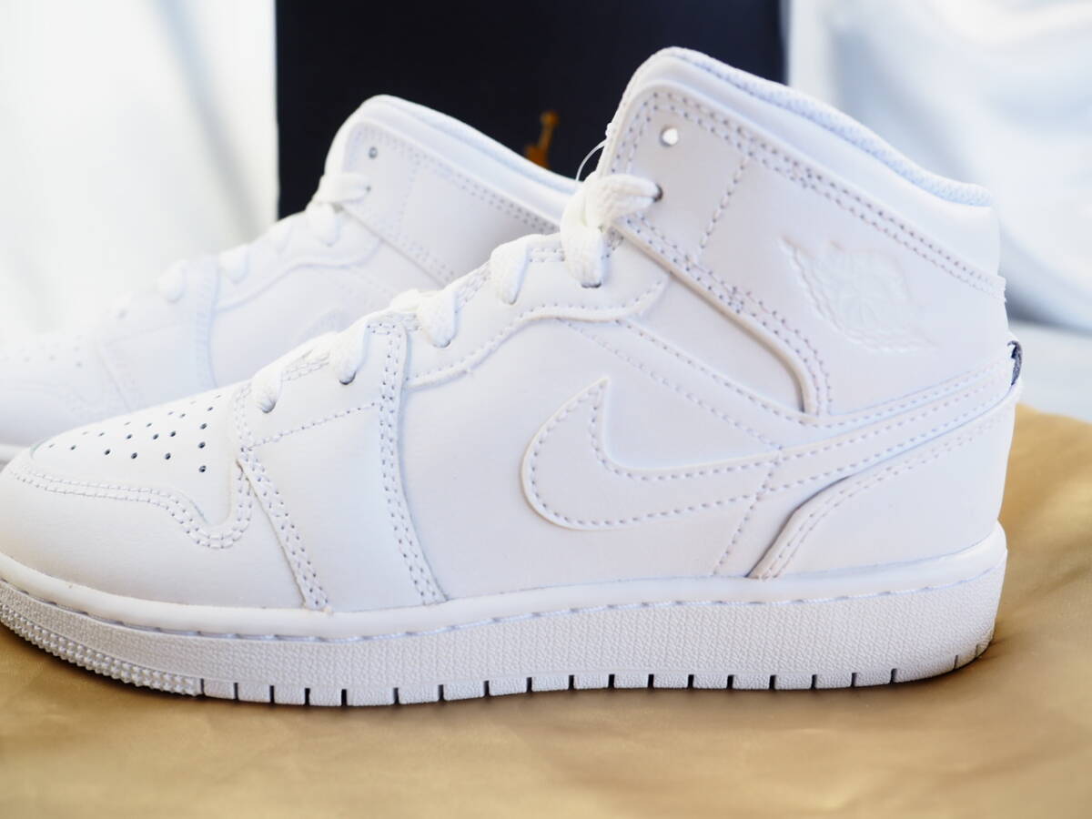 送料710円～◆新品◆NIKE◆ナイキ◆AIR JORDAN 1 MID GS "TRIPLE WHITE"◆エア ジョーダン 1 ミッド◆23㎝_画像2