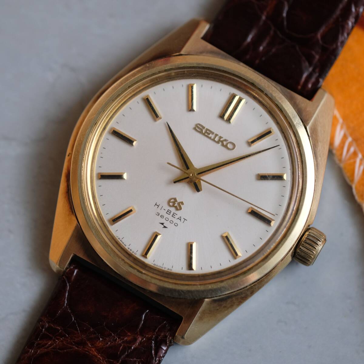 極上美品 グランドセイコー GRAND SEIKO 45GS 4520-8000 CAP GOLD 手巻 ノンデイト 自動巻き GS尾錠・箱付 三越 アンティーク時計_画像3