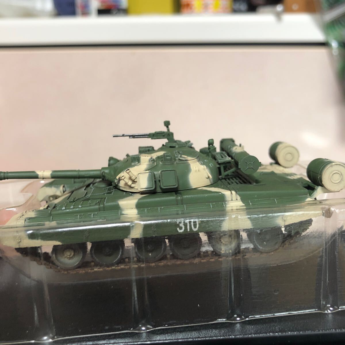 154 modelcollect モデルコレクト 1/72 ソビエト連邦 ソ連軍 主力戦車 T-80B MOD 1985年 西部地域 模型 プラモデル 塗装済み 完成品_画像4
