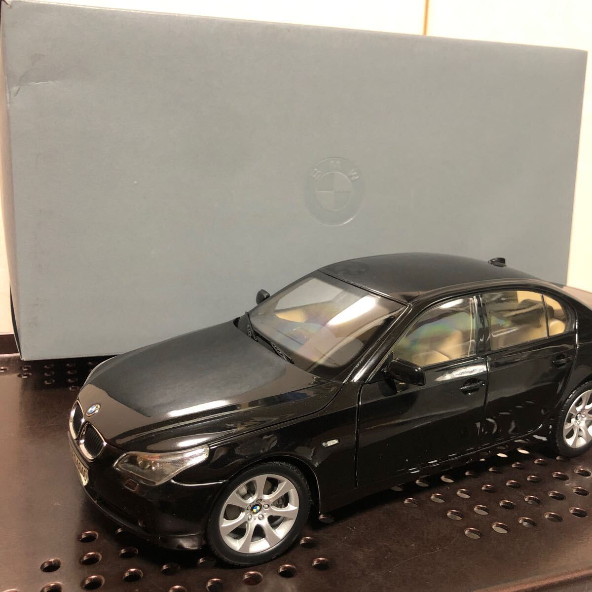 510 京商 1/18　BMW 5シリーズ 5er 5series　セダン ブラック 模型 完成品 ディーラー正規品　モデルカー ミニカー_画像1