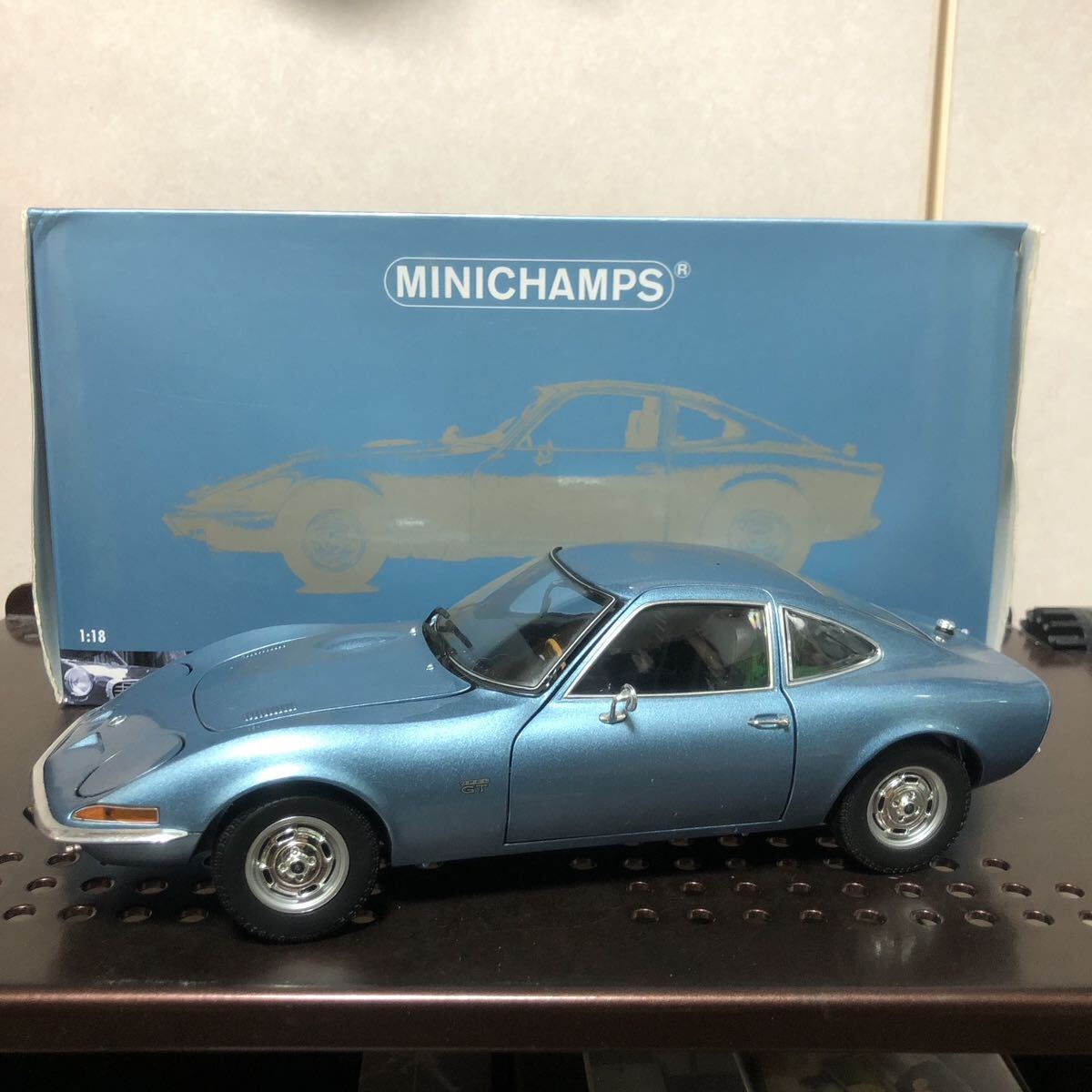 880 ミニチャンプス 180049030 1/18 オペル GT 1972 ブルー 880 ミニチャンプス 180049030 1/18 オペル GT 1972 ブルー