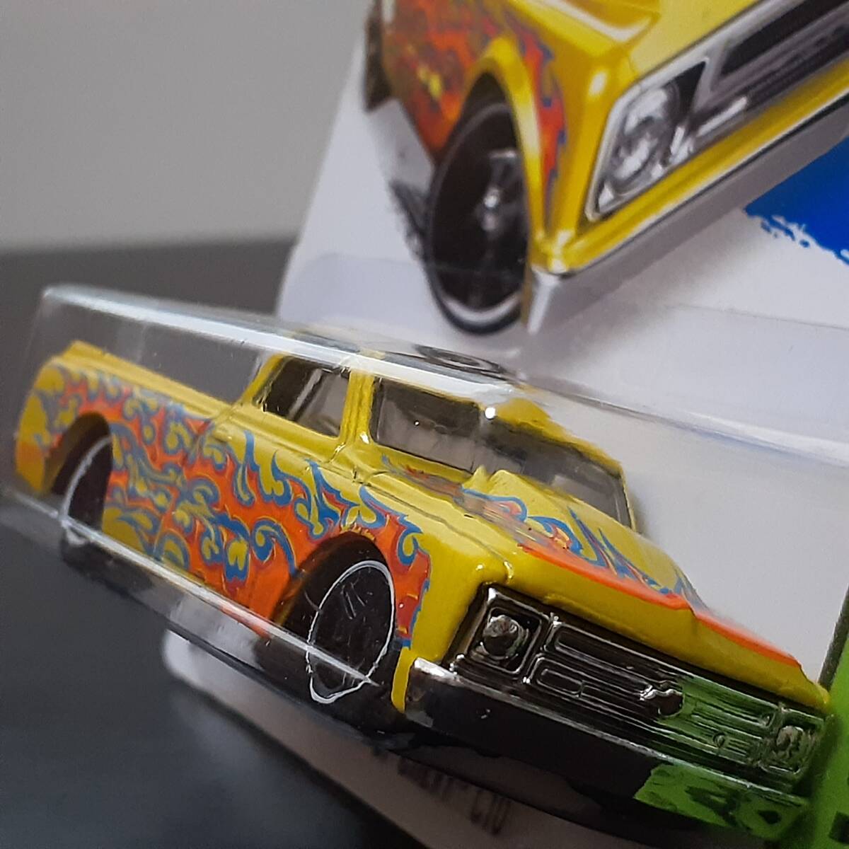 HOT WHeeLs CHEVY C10 67 PICKUP FLAMS 黄 シェビー ミニカー フレイムス ピックアップ ローダウン SHOP TRUCK LOWDOWN ホットウィール_ホワイトリボンタイヤ