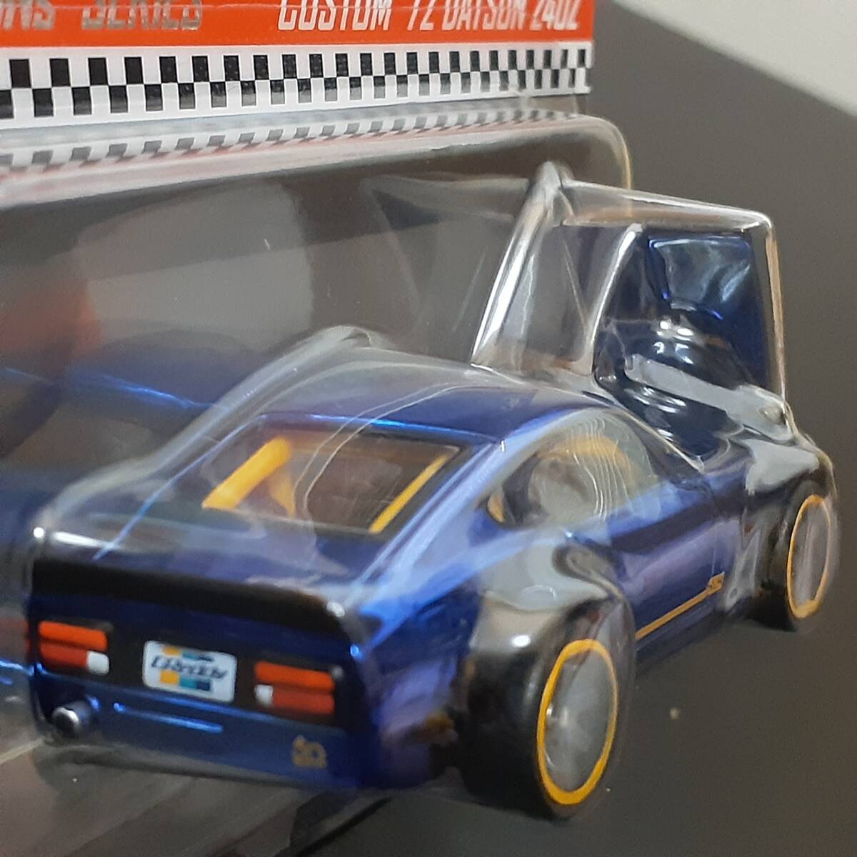 HOT WHeeLs DATSUN CUSTOM 240Z ダットサン フェアレディ ミニカー RLC レッドラインクラブ 限定 GReddy ロケットバニー ホットウィール_黄色のロールゲージが入っています。