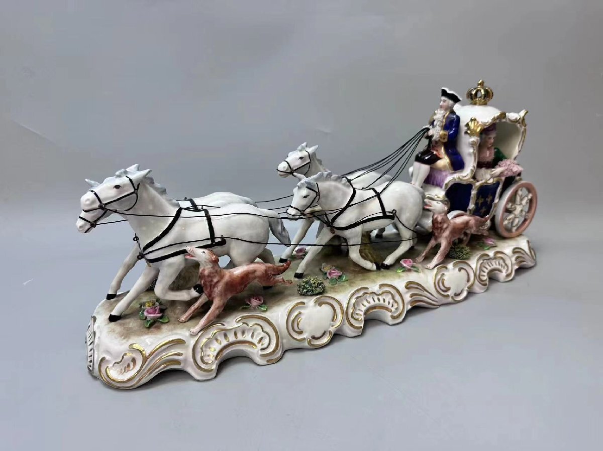 H0633B Original Germany.. лошадь машина керамика украшение .. предмет орнамент предмет пол . запад изобразительное искусство 