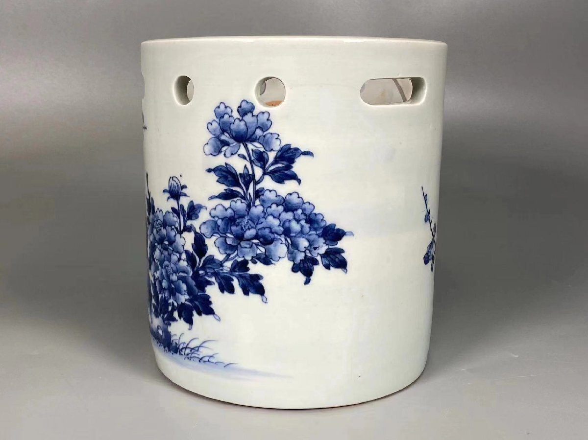 B097A era bin . blue and white ceramics pine bamboo plum tea utensils . tea utensils bin .. hand .. fire pot tea utensils box attaching 