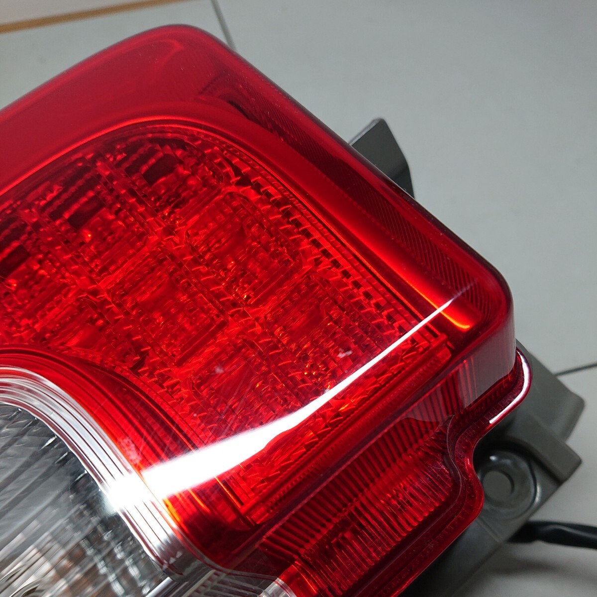 H26年式 ダイハツ タント LA600S 純正 左 テールランプ テールライト LED KOITO 220-51391_画像10