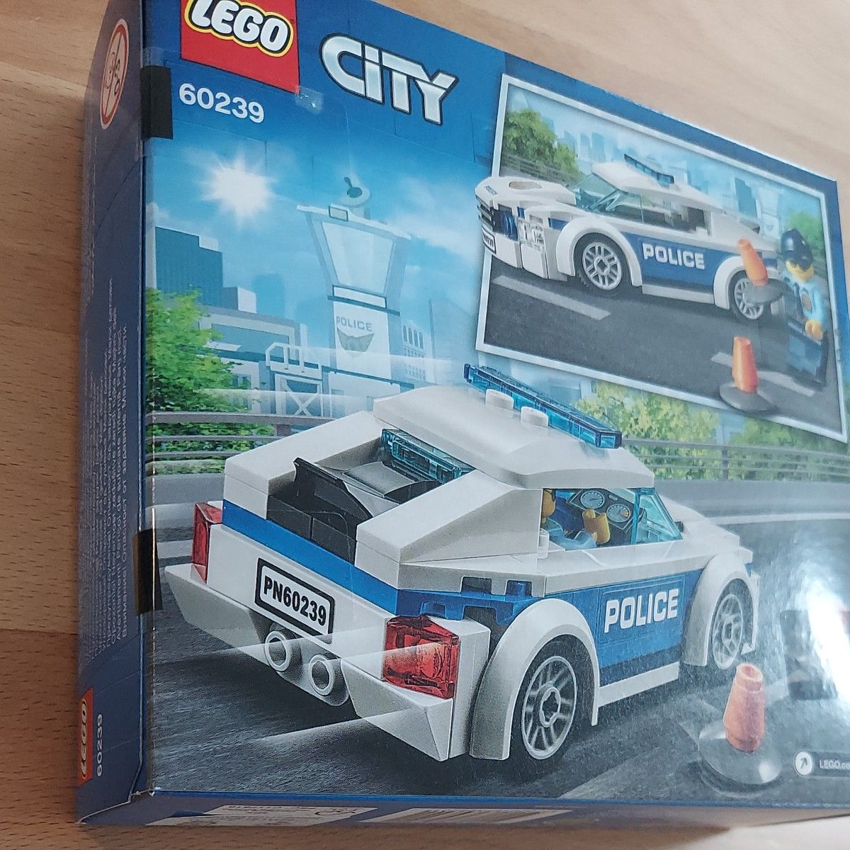 LEGO CITY　60239 レゴ　シティ ポリスパトロールカー　パトカー　ミニフィグ　入り