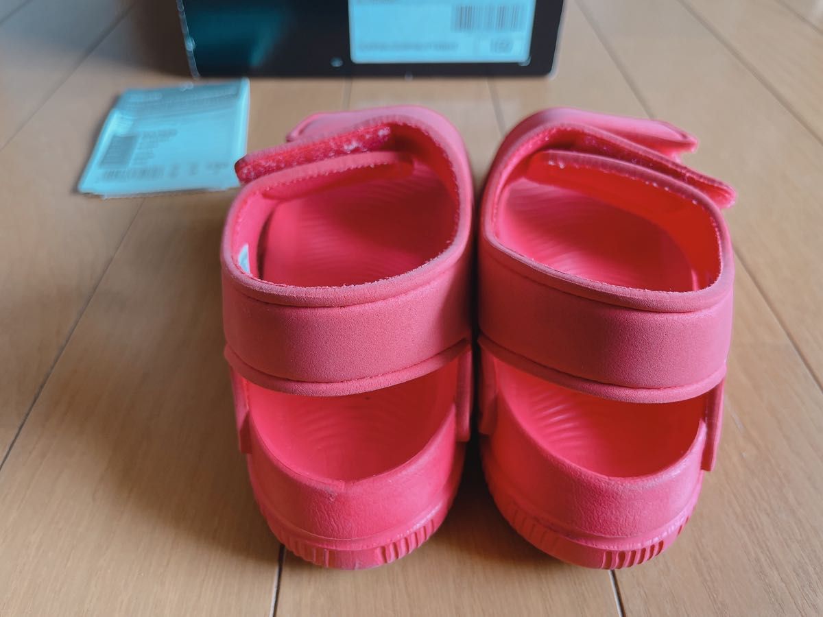 adidas マジックテープ式　サンダル　ピンク