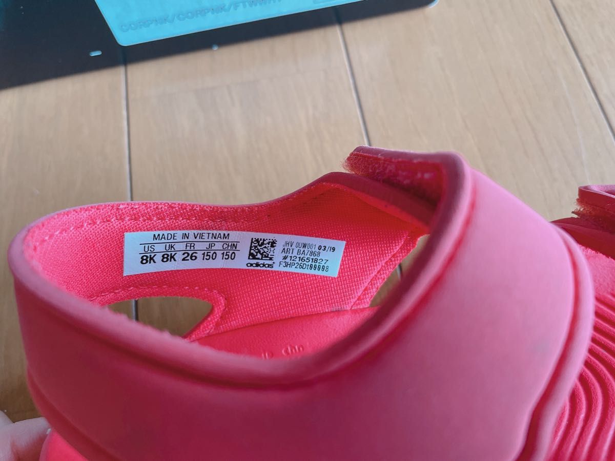 adidas マジックテープ式　サンダル　ピンク