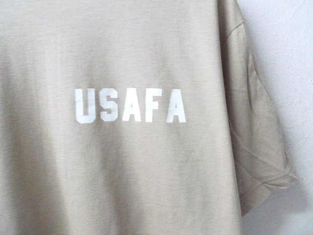*USAFA THE SHINZONEsin Zone USAFA print crew neck T-shirt beige beautiful F close year of model 