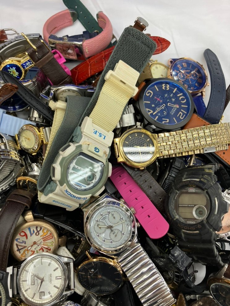 【★03-1714】■ジャンク■腕時計 他 まとめ売り 約250点 G-SHOCK/SEIKO/CASIO/CITIZEN/SWATCH/ORIENT（4300）の画像4