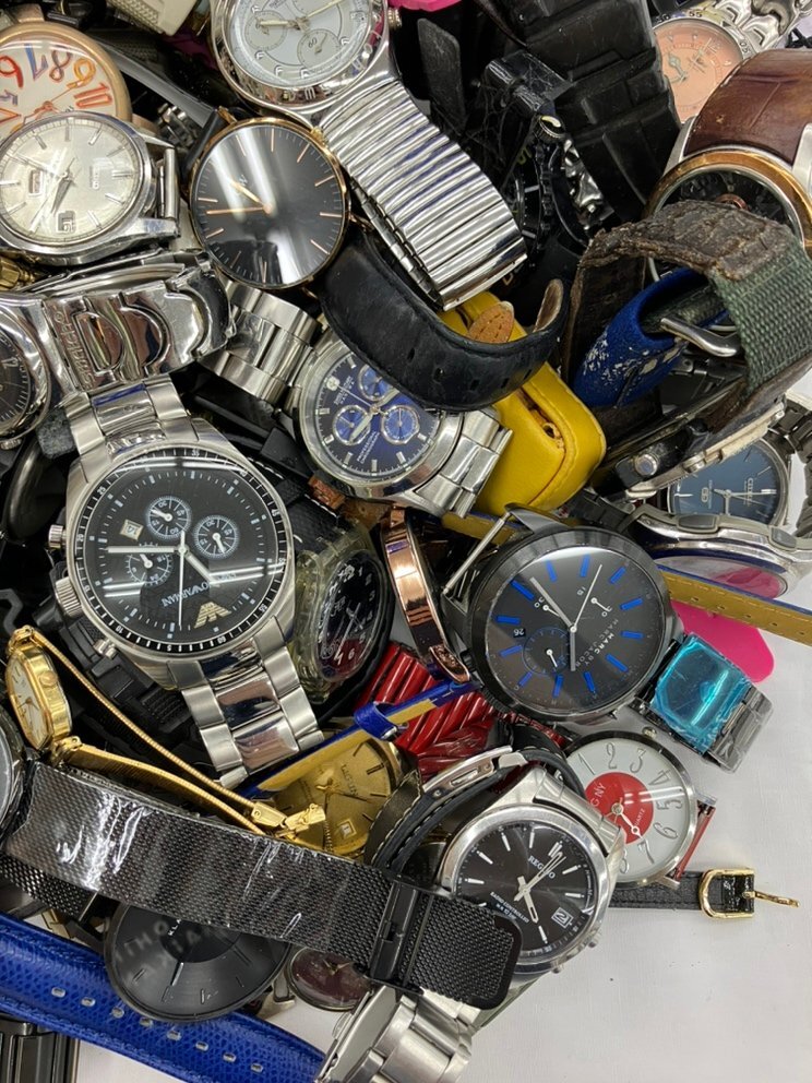 【★03-1714】■ジャンク■腕時計 他 まとめ売り 約250点 G-SHOCK/SEIKO/CASIO/CITIZEN/SWATCH/ORIENT（4300）の画像5