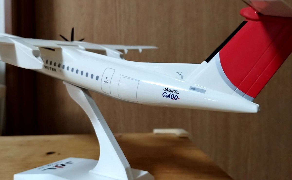 日本航空JAL ボンバルディアDHC-8-400　1/100 旧塗装　中古品_画像6