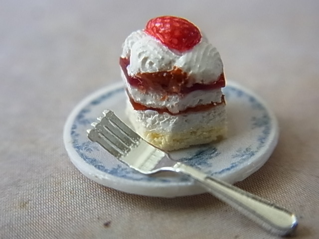 ミニチュアドールハウス ミニチュア焼き菓子 カスタムブライス の小物にも　アンティークショーケース アンティーク皿 アイスコーヒー_画像3