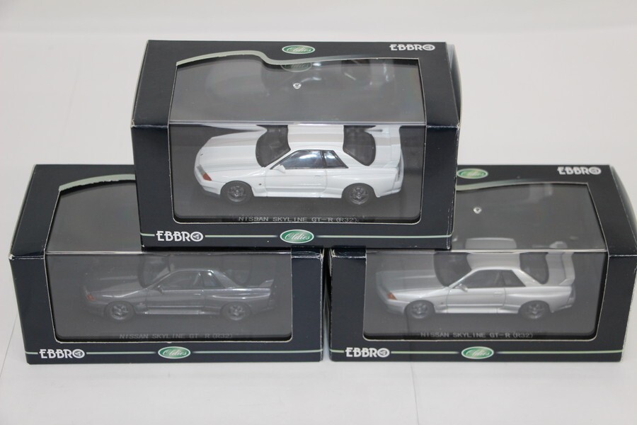 069 k2186 現状品 EBBRO 1/43 NISSAN スカイライン GT-R R32 シルバー ホワイト ガングレーメタリック_画像1