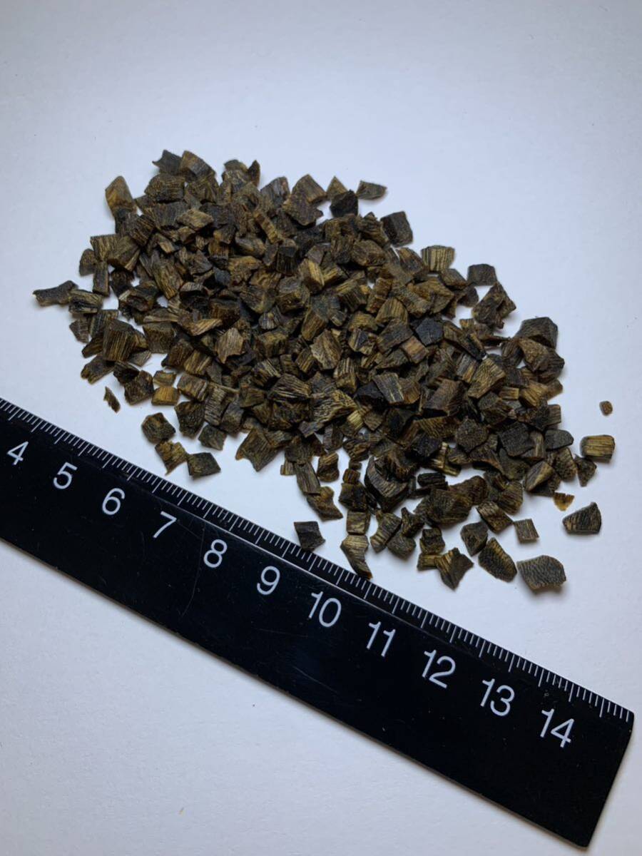 【 香木 伽羅】伽羅 粗刻み13g 聞香用香木 六国五味 ★香道 茶道｜沈香 伽羅｜古美術 骨董品｜お香 線香|香道具 茶道具★_画像2