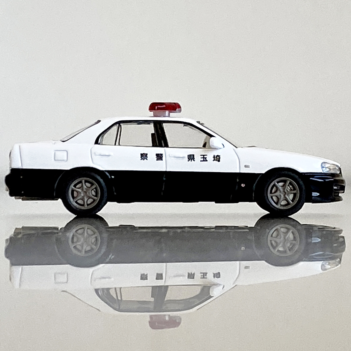 1/64 トミカリミテッドヴィンテージ ネオ ニッサン スカイライン 25GT ターボ パトロールカー 埼玉県警察 2000年式 Nissan Skyline R34_画像3