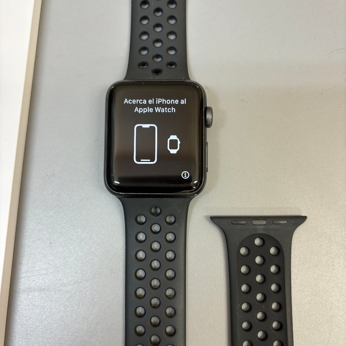 中古 Apple watch本体 GPS+Cellular 42mm SERIES3 Nike A1891 アップルウォッチ ブラック ナイキ スポーツ黒 の画像1