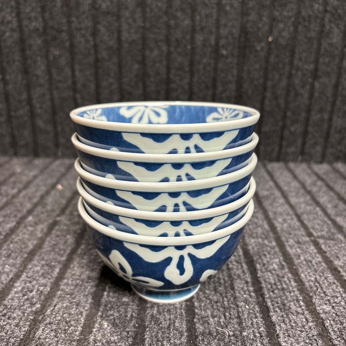 有田焼　藍花紋 軽量ご飯茶碗