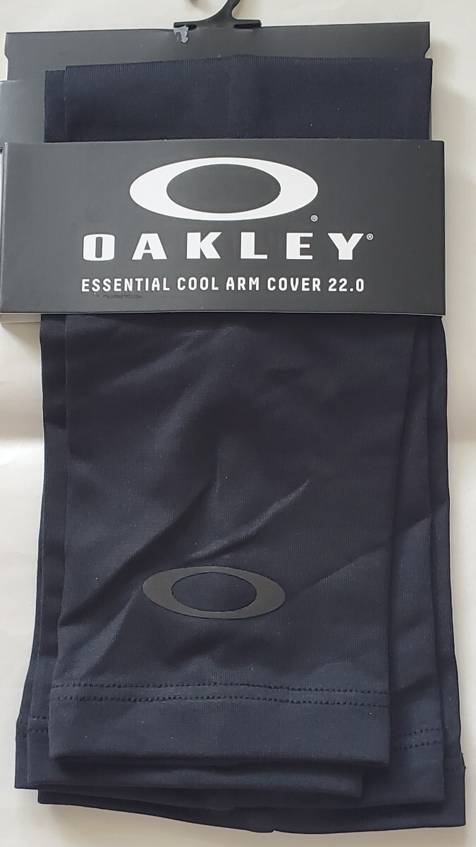 未使用 オークリーOAKLEYクールアームカバーESSENTIAL COOL ARM COVER22.0 FOS901027 02E黒 サイズフリー UV紫外線カット98%冷感効果通気性