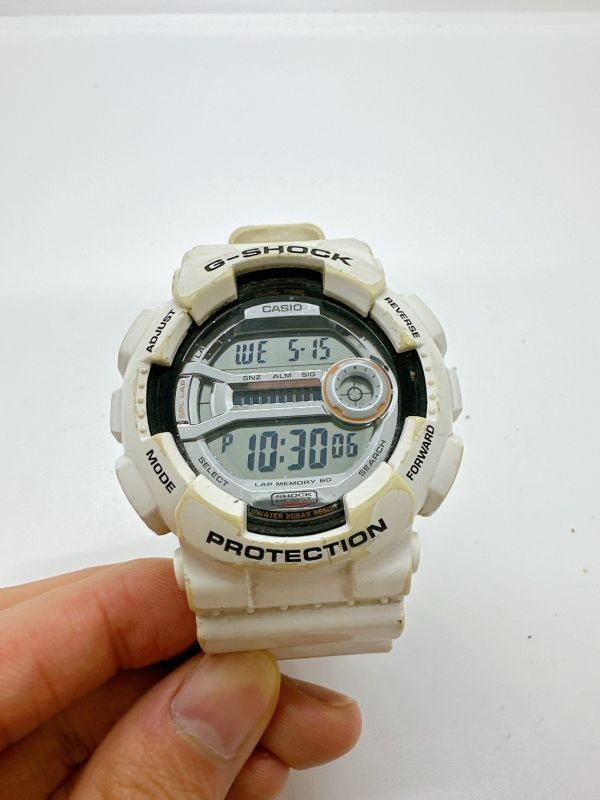 A2405-2-12 １円スタート クオーツ　稼働品　CASIO　G-SHOCK　ジーショック　カシオ　メンズ腕時計　ホワイト　GD-110_画像1