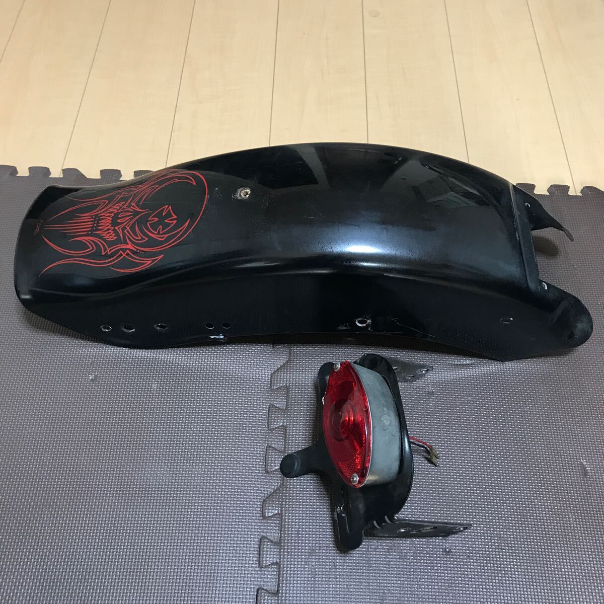  Harley original Bob fender evo ( latter term ) Softail FXST tail lamp tail light stay 