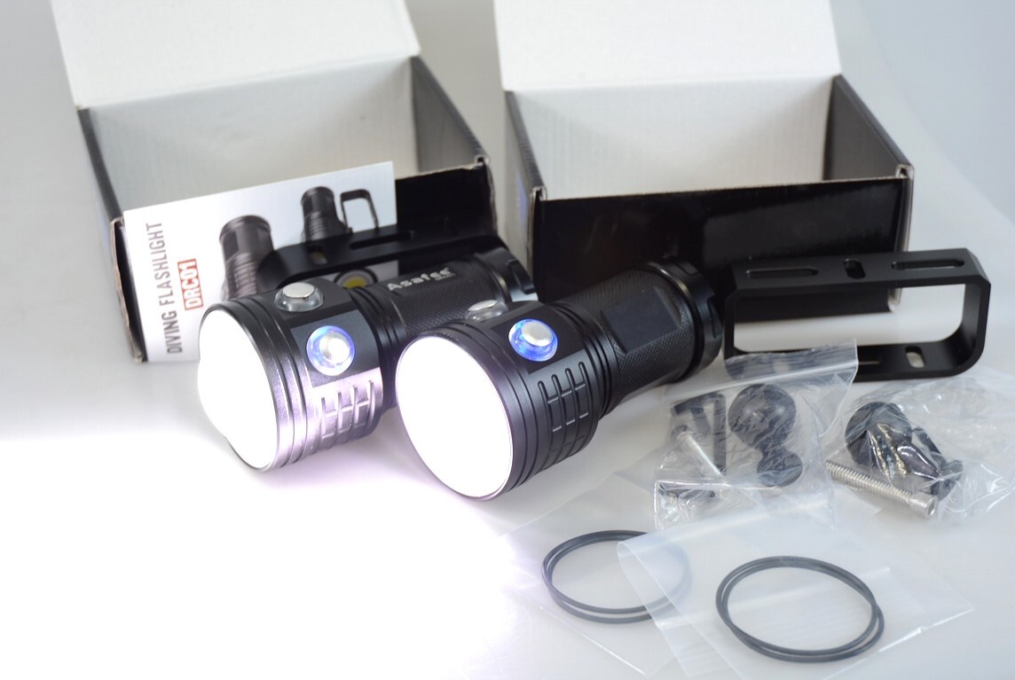 動作確認済 Asafee LED水中ライト ダイビングライト 2個 バッテリー 8個セット[Light-240514A]_画像1
