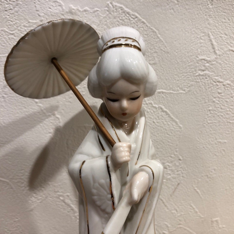 白　傘　芸者　舞子　着物　焼物　陶器　日本人形　陶製　雑貨　置物　昭和レトロ　ビンテージ　porcelain　pottery　geisha　管理1_画像2