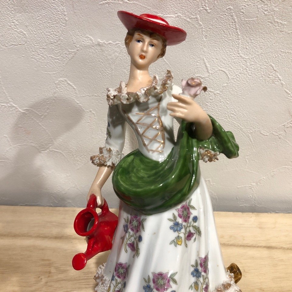ジョウロ　花　陶器　女性　人形　フィギリン　焼物　陶器　雑貨　インテリア　置物　ビンテージ　骨董品　管理001_画像2
