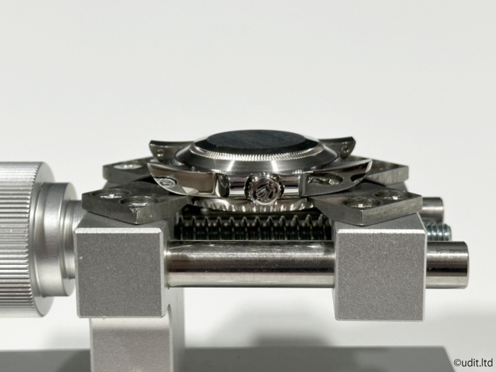 送料無料 ウォッチ ツール ベゼル オープナー シルバー ベゼル外し 時計工具 ムーブメント 腕時計修理 調整 ベゼルオープナー_取り外しのイメージ写真です。