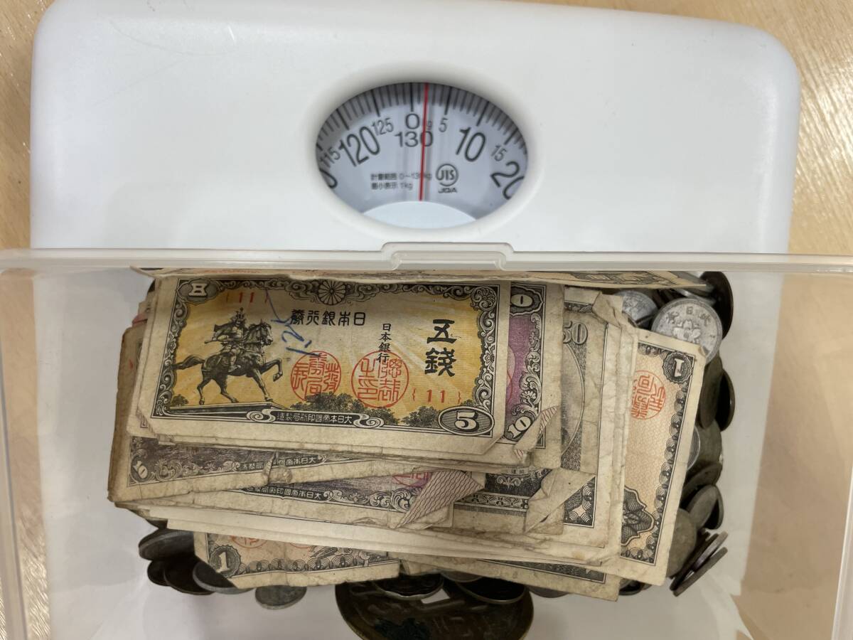 【7013】古銭おまとめ 約2kg 日本 貨幣 硬貨 紙幣 アンティーク レトロ 中古品 現状品 長期保管品_画像10
