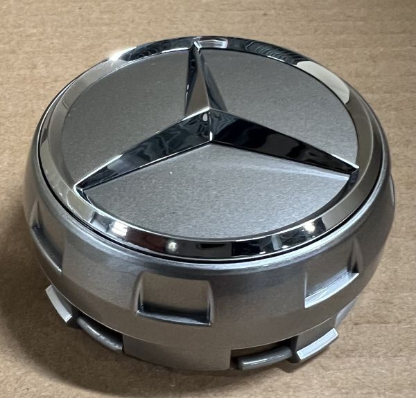 倉庫在庫処分! 新品 メルセデスベンツ・AMG 純正 センターキャップ ハイタイプ 4個 商品コード:000 400 09 00 9790 倉庫在庫処分! 新品 メルセデスベンツ・AMG 純正 センターキャップ ハイタイプ 4個 商品コード:000 400 09 00 9790