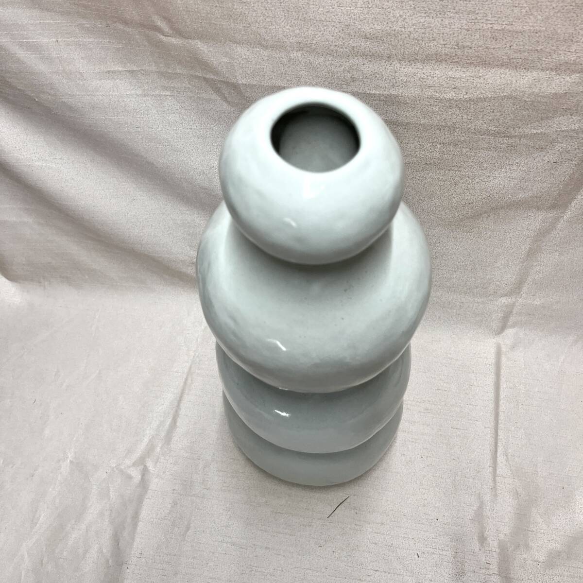 大きなフラワーベース　大きな花瓶　薄いブルー　陶器　1本（4301）_画像2