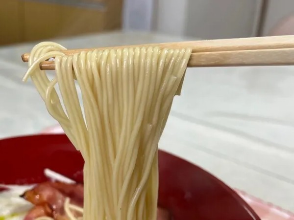 NEW 　九州とんこつラーメン　五木食品　　ねぎとごま油　香マイルドな豚骨スープ　おすすめ5168_画像5