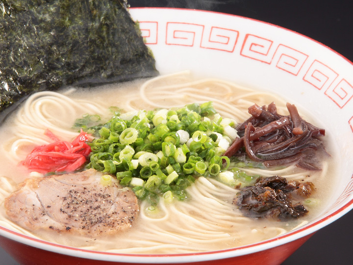 人気 　おすすめ 　大人気　 博多豚骨ラーメン 細麺 　サンポー食品 うまかぞー 　九州博多　 全国送料無料　513_画像4