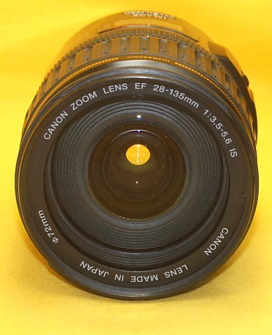 ★一発即決★訳あり★EF 28-135mm F3.5-5.6 IS USM★キャノン純正「フルサイズ対応」標準ズームレンズ★デジタル一眼レフ用★_縦の点々は、撮影時のフラッシュの光です。