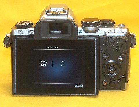 ★一発即決★訳あり★オリンパス「OM-D E-M10」レンズキット★シルバー★おまけ付★最新ファームウェアに更新済です★ミラーレス★_最新ファームウェアに更新済です。