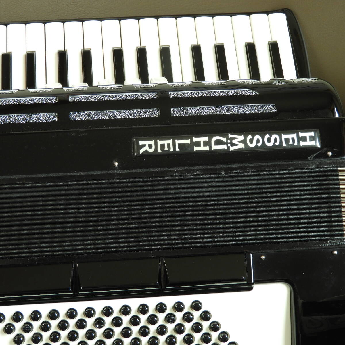 特別価格 HESSMUHLER 極上のアコーディオン MML37鍵盤96長く太い 特別価格 HESSMUHLER 極上のアコーディオン MML37鍵盤96長く太い
