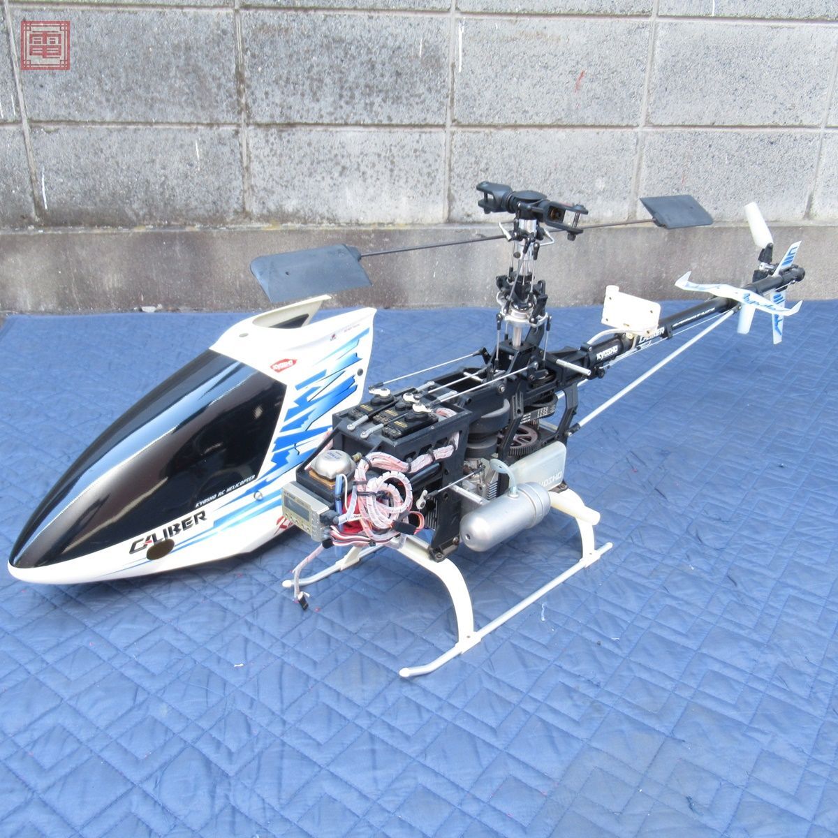  Kyosho kyali bar 30 engine / receiver / servo / Gyro installing total length approximately 115cm RC radio controller helicopter kyosyo CALIBER30 operation not yet verification present condition goods [SI